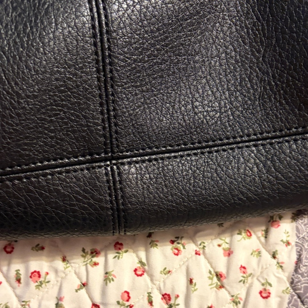 Large Black Shoulder Hobo Bag. Snap close. Polyurethane. EUC. - Picture 6 of 11
